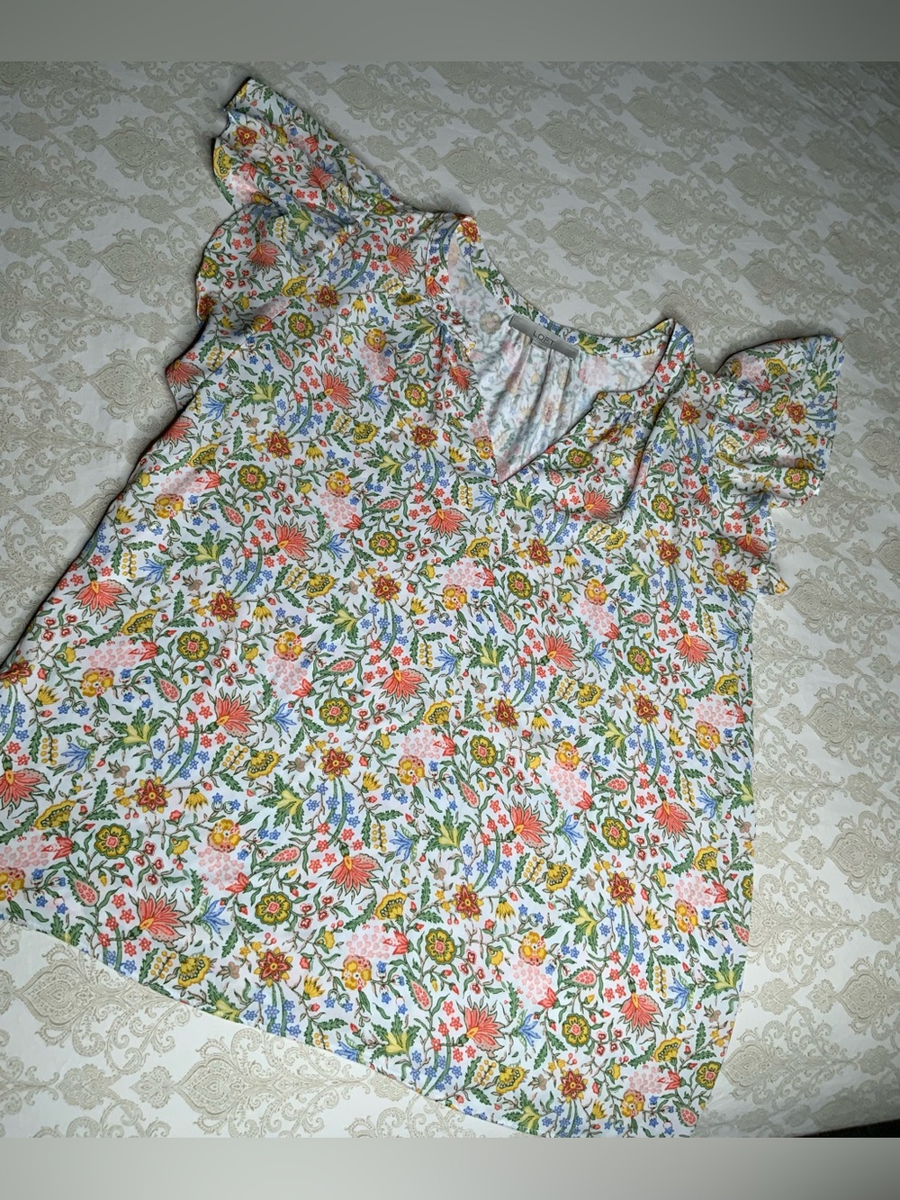 LOFT Cream Floral Ruched Cap Sleeve Blouse Women’s Large